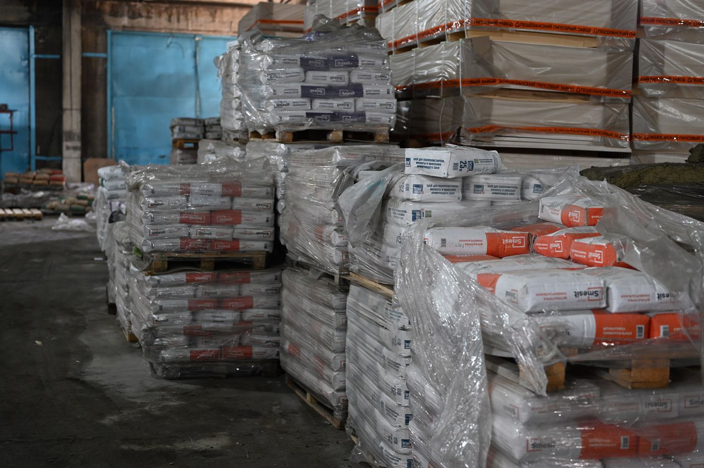 Шпаклёвка цементная универсальная BERGAUF Uni Finish белая 20 кг