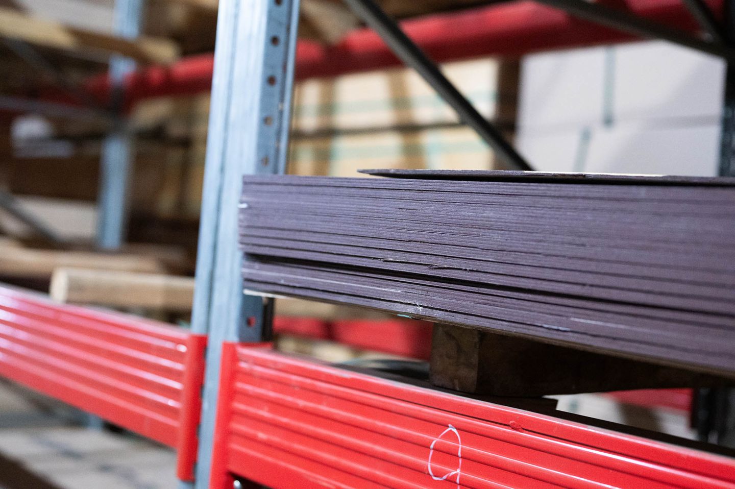 Фанера ФОФ сетчатая 9мм 3000х1500 мм сорт 1/2 березовая HEXA (Оранжевый цвет)