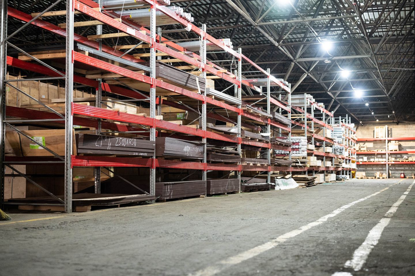 Фанера ФОФ сетчатая 18мм 2440х1220 мм сорт 2/1 березовая (Серый цвет)