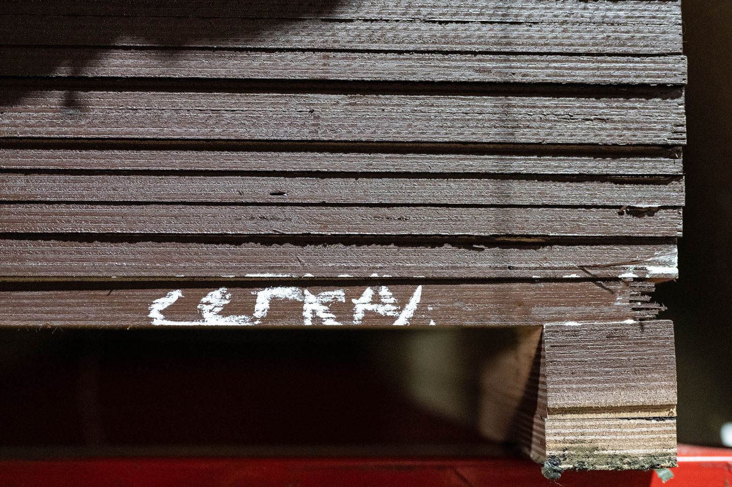 Фанера ФОФ сетчатая 24мм 2500х1250 мм сорт 3/3 березовая