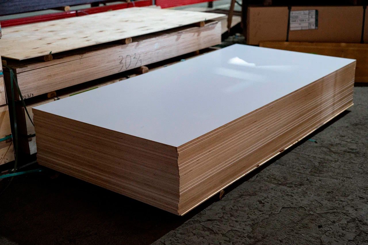 Фанера ФОФ ламинированная 18мм сорт 1/3  385/385 2500х1250мм белая